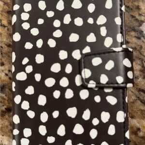 Elegant Black and White Speckled Phone Case for iPhone 15 Pro